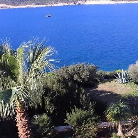 Otel Mekvin Deniz Feneri Lighthouse